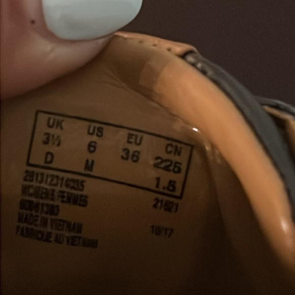 Women’s Navy, white trim and laces Unstructured Clark’s leather shoes, size 6​ - Picture 6 of 6